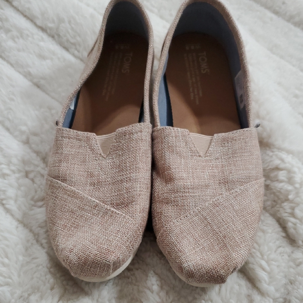 TOMS womens 8 1/2 classic alpargata in a neutral linen with a metallic thread